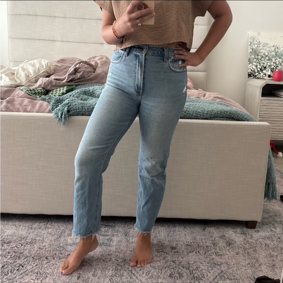 A&F Ultra High Rise Ankle Straight Jeans - Picture 3 of 10